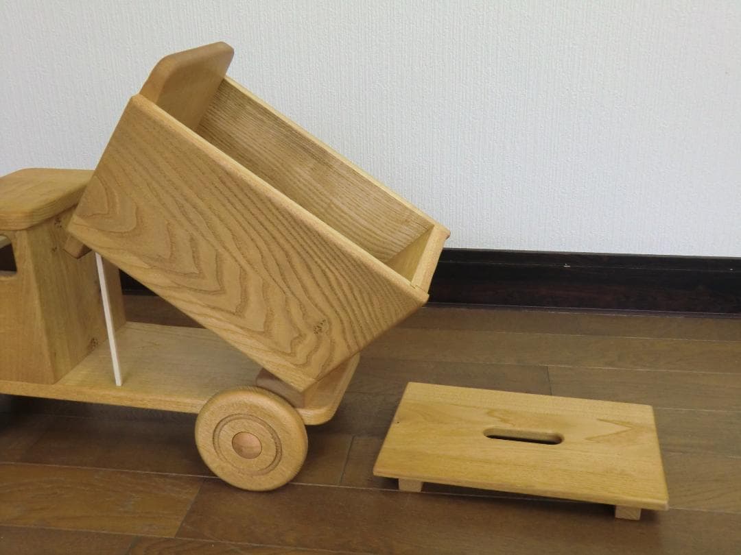 237新品・未使用　木のおもちゃ　手作り木製自動車 トラック　木製玩具　乗用玩具