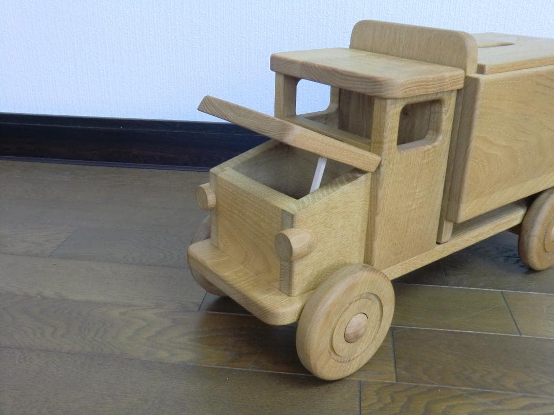 237新品・未使用　木のおもちゃ　手作り木製自動車 トラック　木製玩具　乗用玩具