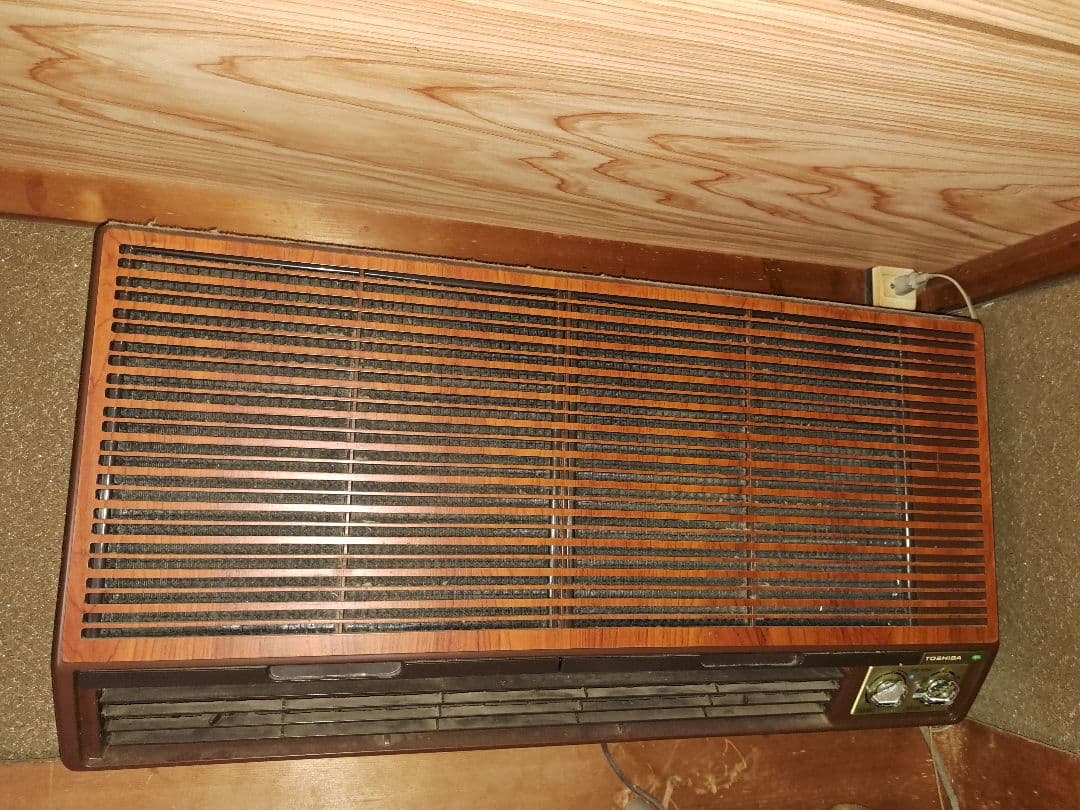 昭和　レトロ　エアコン　冷房 久しぶりに出た！昭和レトロなエアコン‼️ まだ現役で動いてた😂 #昭和