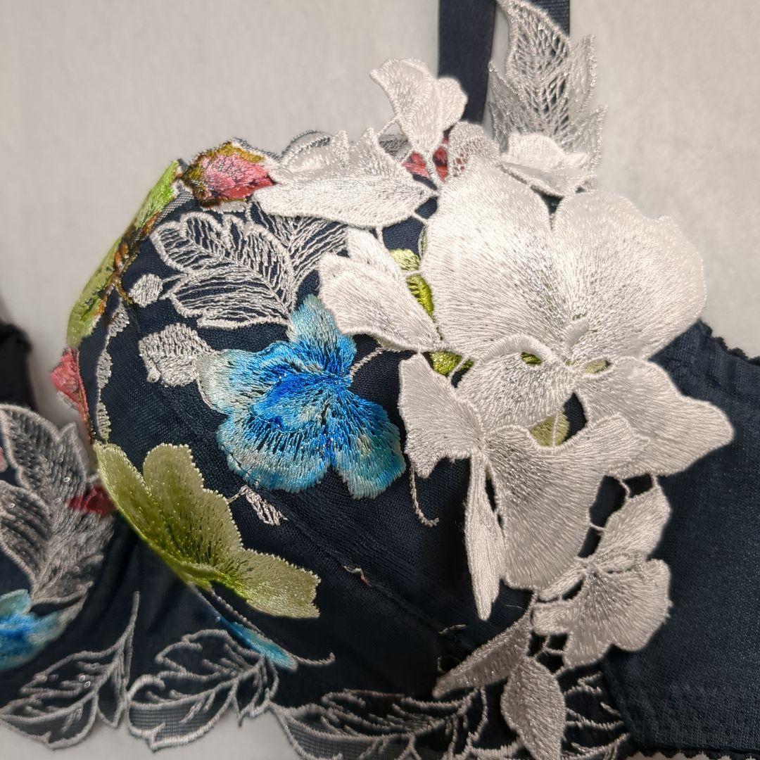 07142d サルート ワコール 新品 ブラD70/ソングM - メルカリ