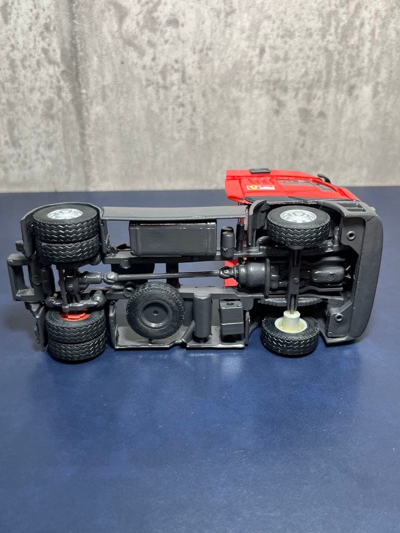 スポーツカー　フェラーリ　トランスポーター　スクーデリア　レーシングトラック