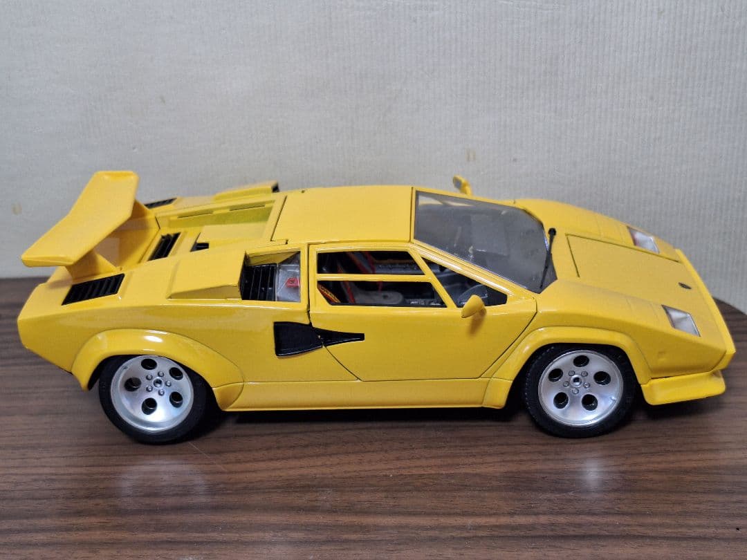 ランボルギーニ カウンタック 1/18 ランボルギーニ 1988 ブラーゴ