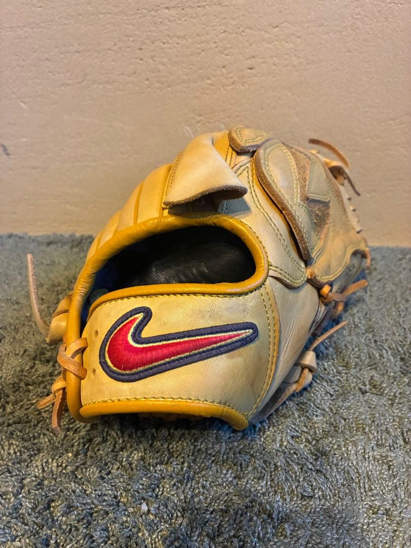 Nike 軟式グローブ Signature Model 松坂モデル ナイキ 軟式グローブ 松坂モデル NIKE Signature Model 赤 - メルカリ