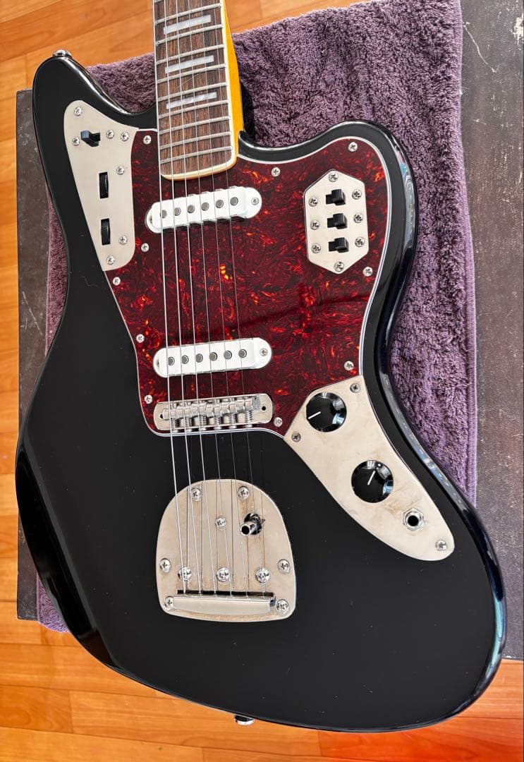 美品 Squier Classic Vibe ’70s Jaguar Black Squier Classic Vibe '70s Jaguar - Black Reviews | Sweetwater