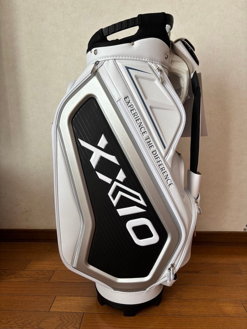 値下げ！　新品ゼクシオ キャディバッグ 2025モデル プロレプリカ ホワイト ゼクシオ」キャディバッグ・「XXIO 14」クラブと併せて新発売 ～プロ