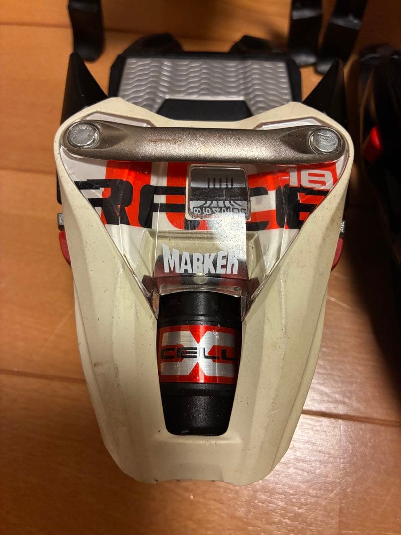 Marker Race 18 ビンディング ホワイト/レッド - スキーセール