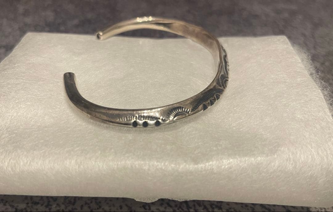 ラリースミスTHIN TRIANGLE BRACELET -3POINT-