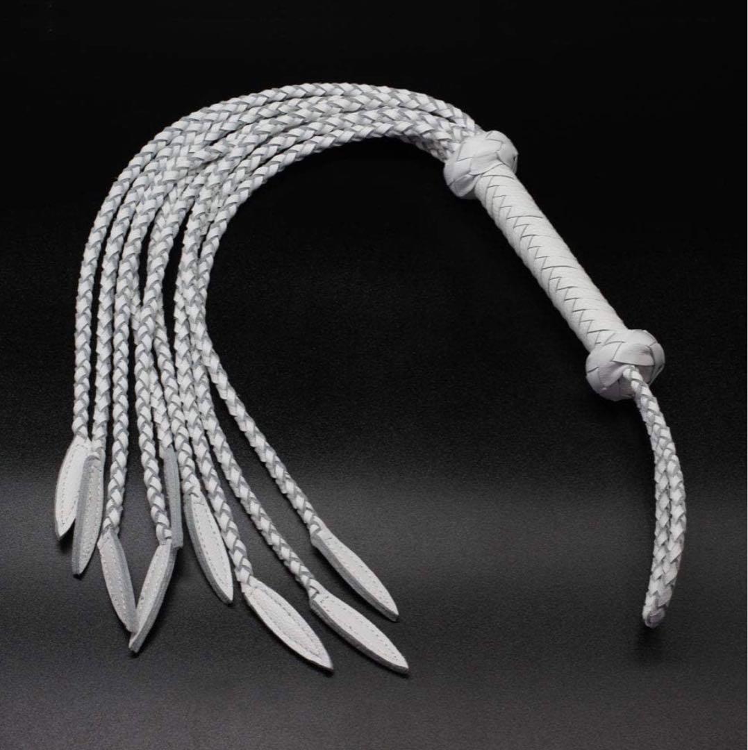 新品未使用】バラ鞭 九尾鞭 本革製 SM コスプレ - メルカリ