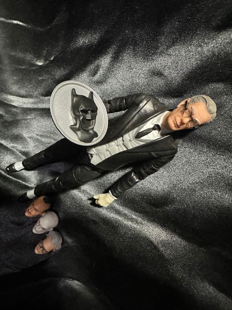 DC マルチバース　アルフレッド　ペニーワース