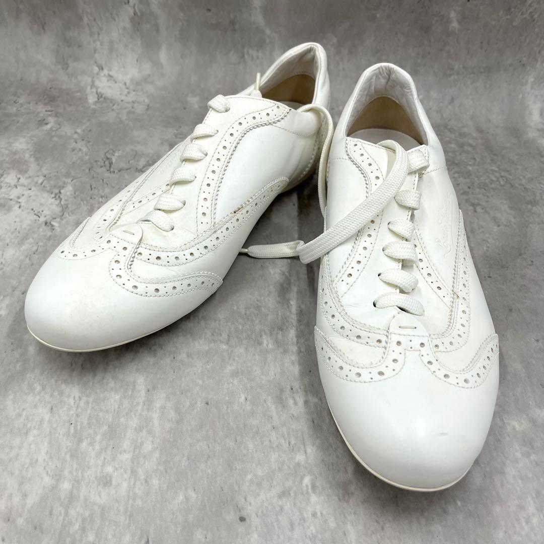 LOUIS VUITTON ルイヴィトン ロゴ型押し オックスフォードシューズ 実用性とファッション性を兼ね備えたエフォートレスなスタイルを演出