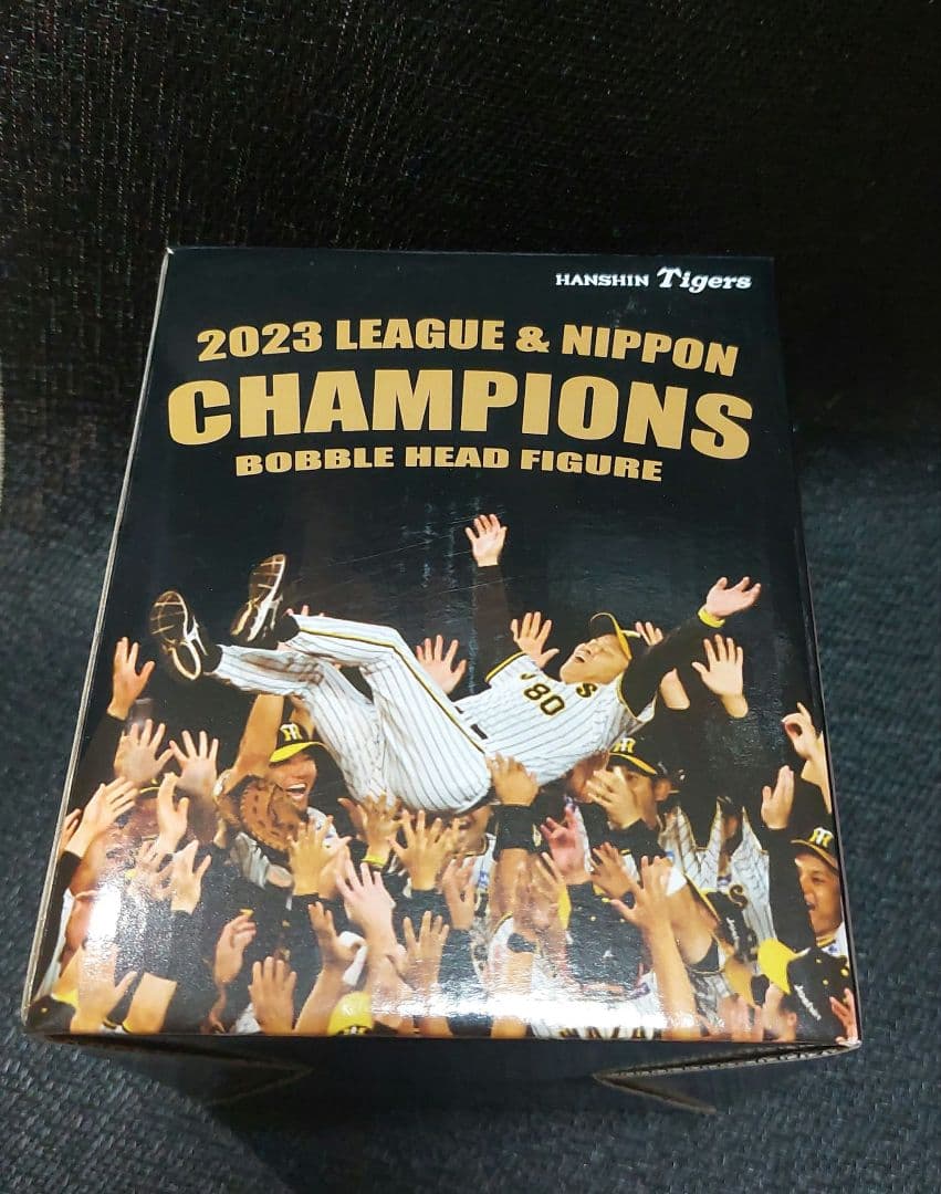 阪神タイガース #80岡田監督ボブルヘッド フィギュア - メルカリ