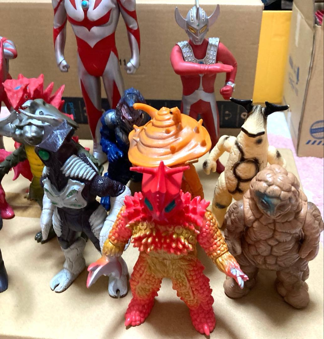 ウルトラマンシリーズ 怪獣フィギュア 合わせて14体セット　まとめ売り