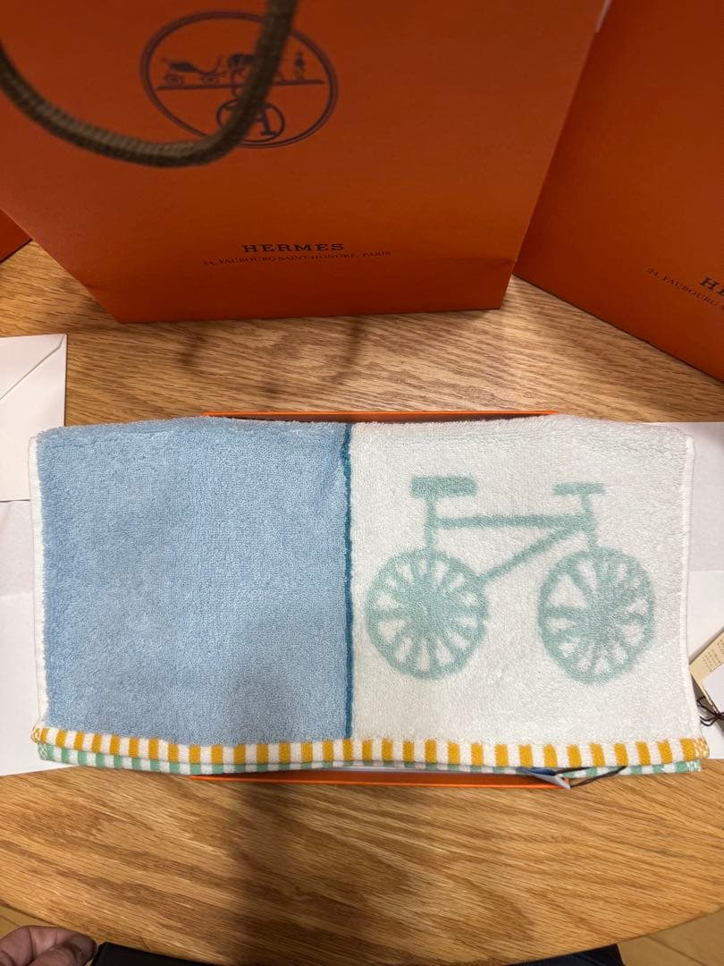 新品　HERMÈS エルメス　カレ・タオル 《カバン》　青