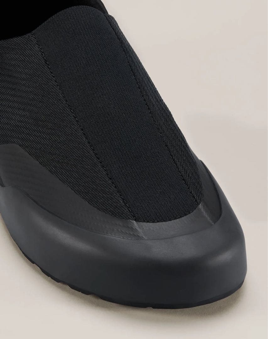 新品　arc'teryx クラッグ　KRAGG 黒 27.5cm