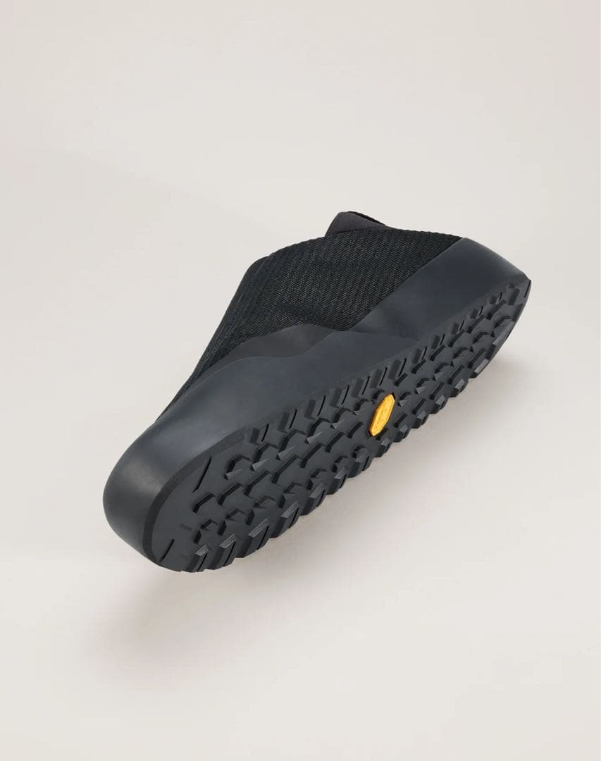 新品　arc'teryx クラッグ　KRAGG 黒 27.5cm