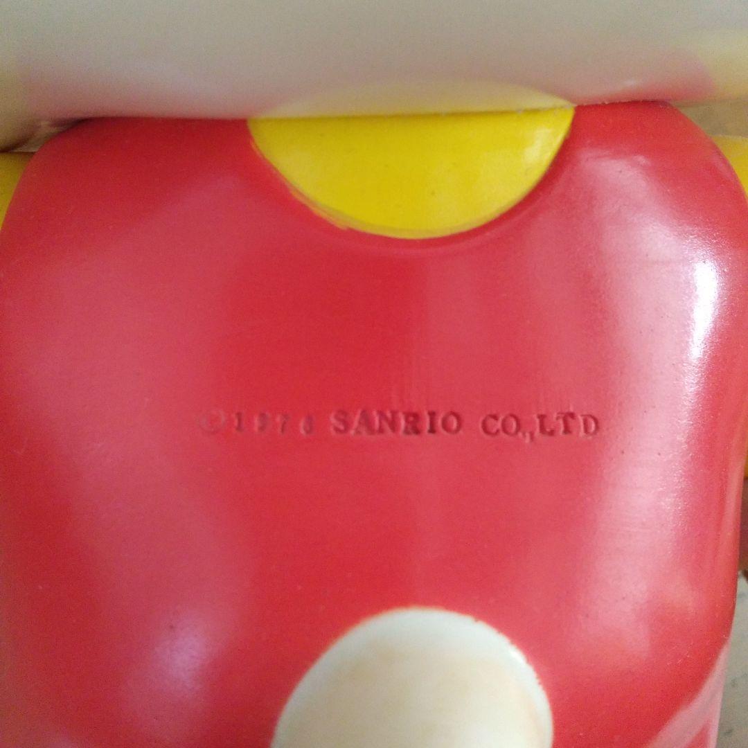 ハローキティ 貯金箱 赤/黄色 ソフビ レトロ 特大サイズ 1976 - メルカリ