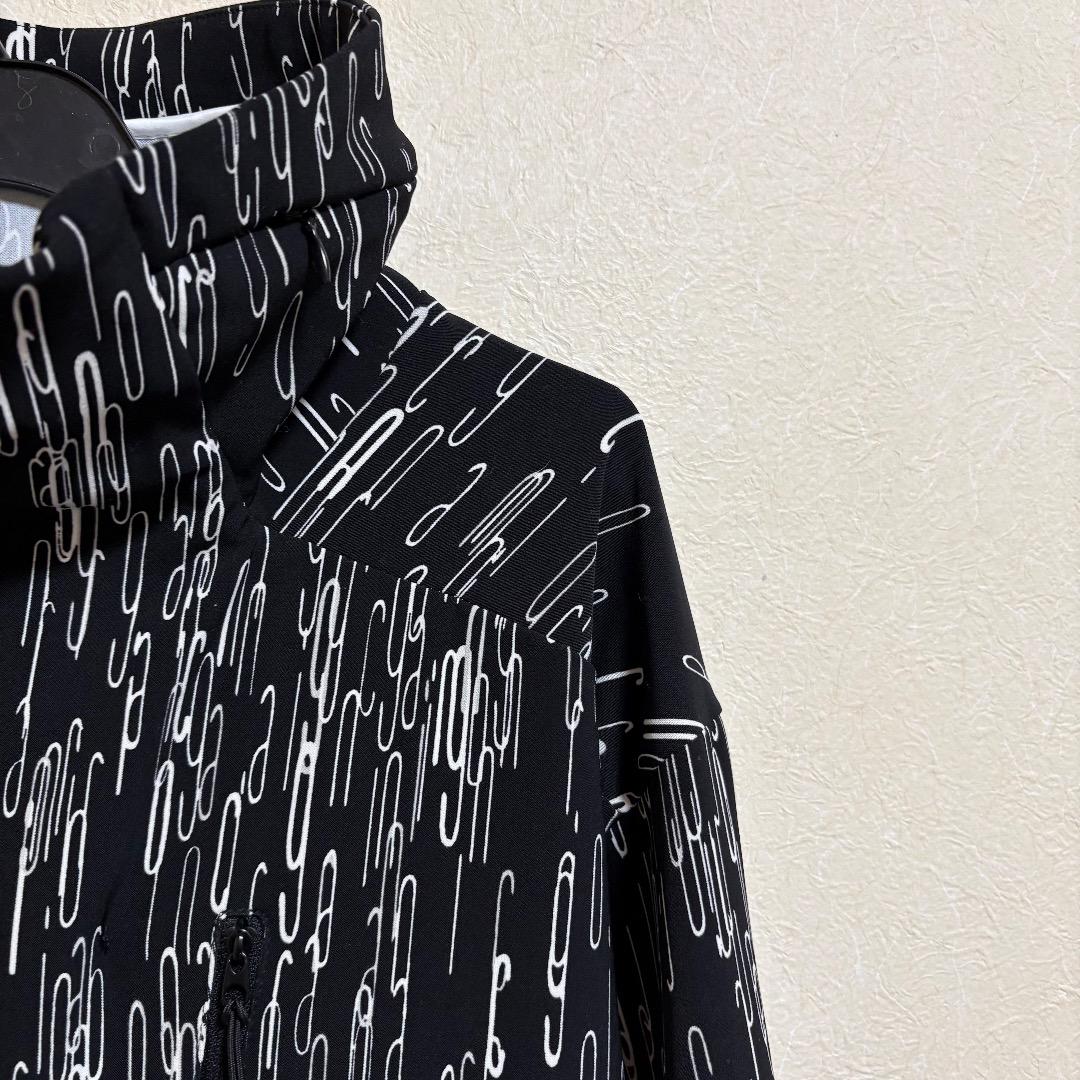 ウノピゥウノウグァーレトレ 4WAY総柄グラフィックスタンドネック