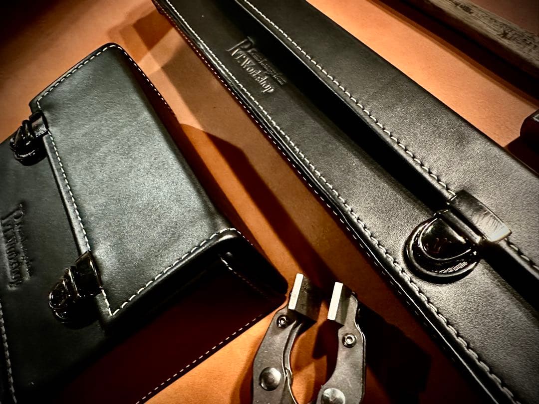 在庫入れ替えSALE!Pvt.Workshop 本革　デッキケース プレマケース