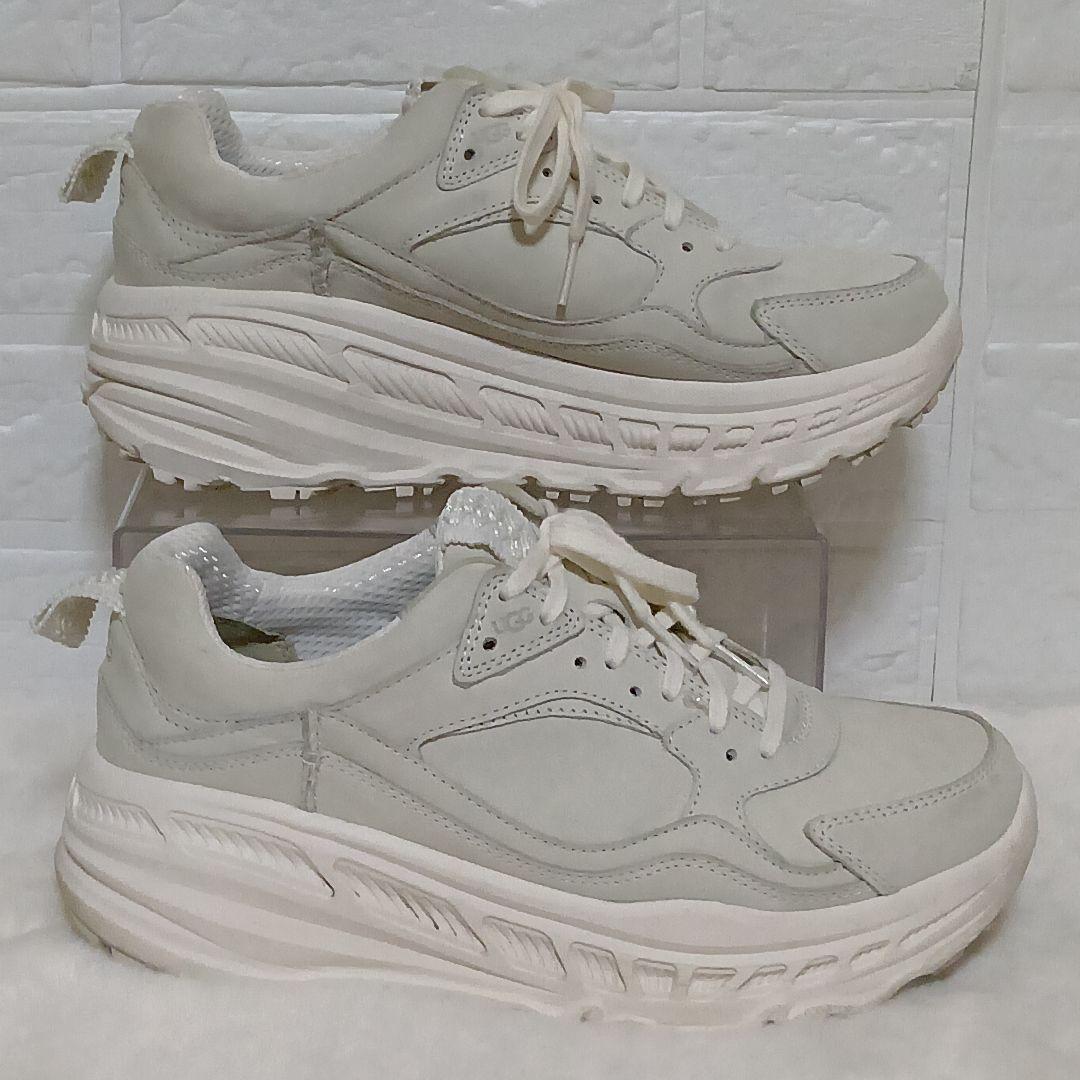 【即完売モデル】UGG CA805 厚底スニーカー 25.5cm ホワイト