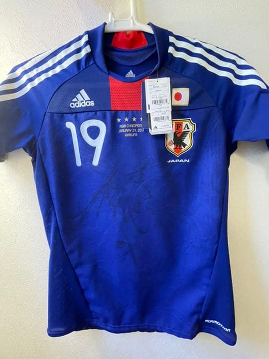 2011年日本代表ユニフォーム　李忠成選手直筆サイン入り Amazon.co.jp: 李忠成 直筆サインカード 日本代表 wccf 超貴重