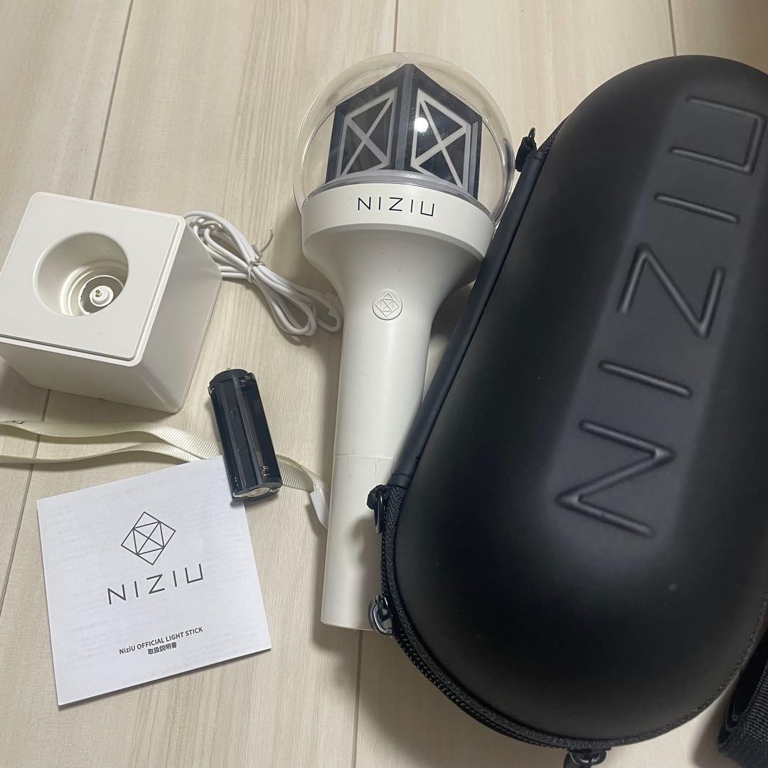 NiziU ペンライト ペンライトケース セット - メルカリ