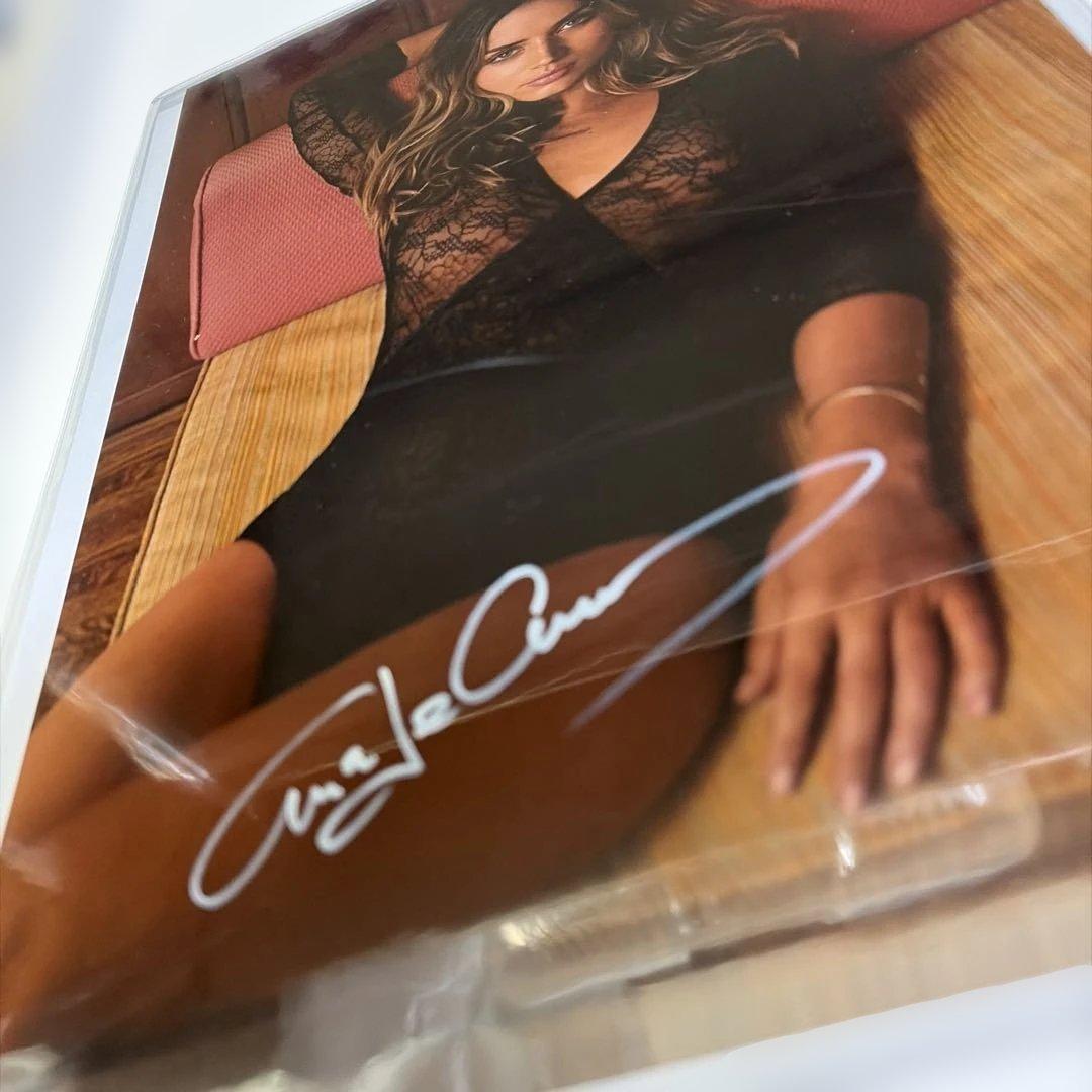 アナ・デ・アルマス 直筆サイン入りフォト - メルカリ