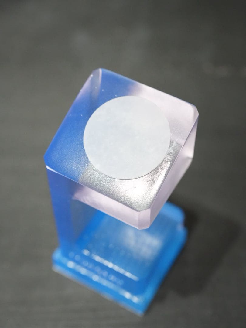 アイスクリアムントル 底面ブルー屈折 腕時計スタンド - メルカリ