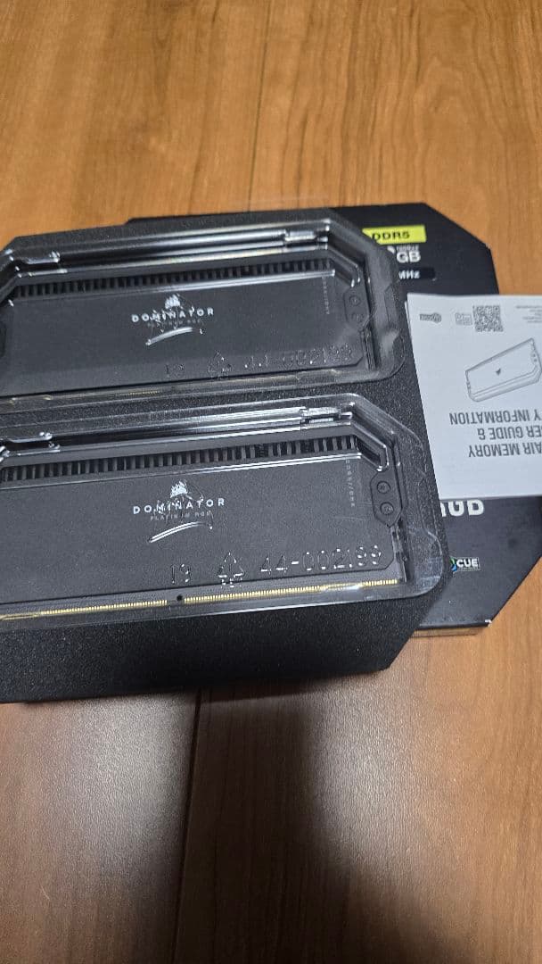 Corsair Dominator Platinum DDR5 16GB×2 DOMINATOR® PLATINUM RGB 16GB (2 x 8GB) DDR4 DRAM 3200MHz C16
