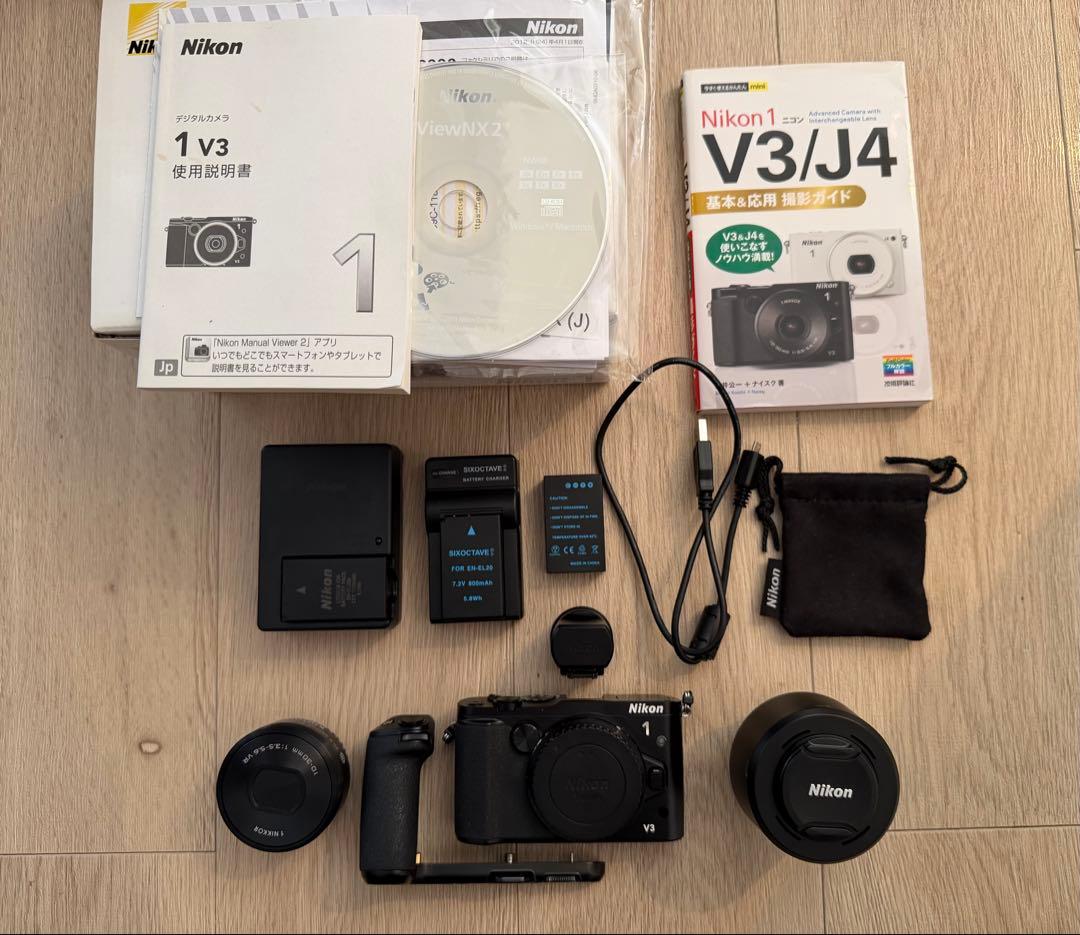 ニコンNikon1 v3 プレミアムキット　標準レンズ、ズームレンズ、おまけつき Amazon | Nikon ミラーレス一眼Nikon 1 V3 プレミアムキット ブラック