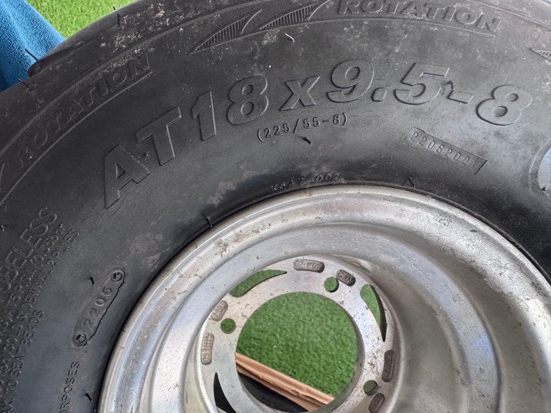 キ*K様 ケンダ SPEEDRACER 18x9.5-8 タイヤホイールセット