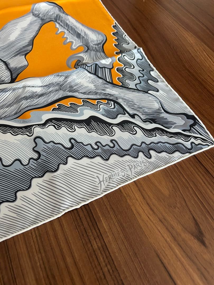 エルメス　カレ90ダブルフェイス《シュヴァル・シレーヌ》