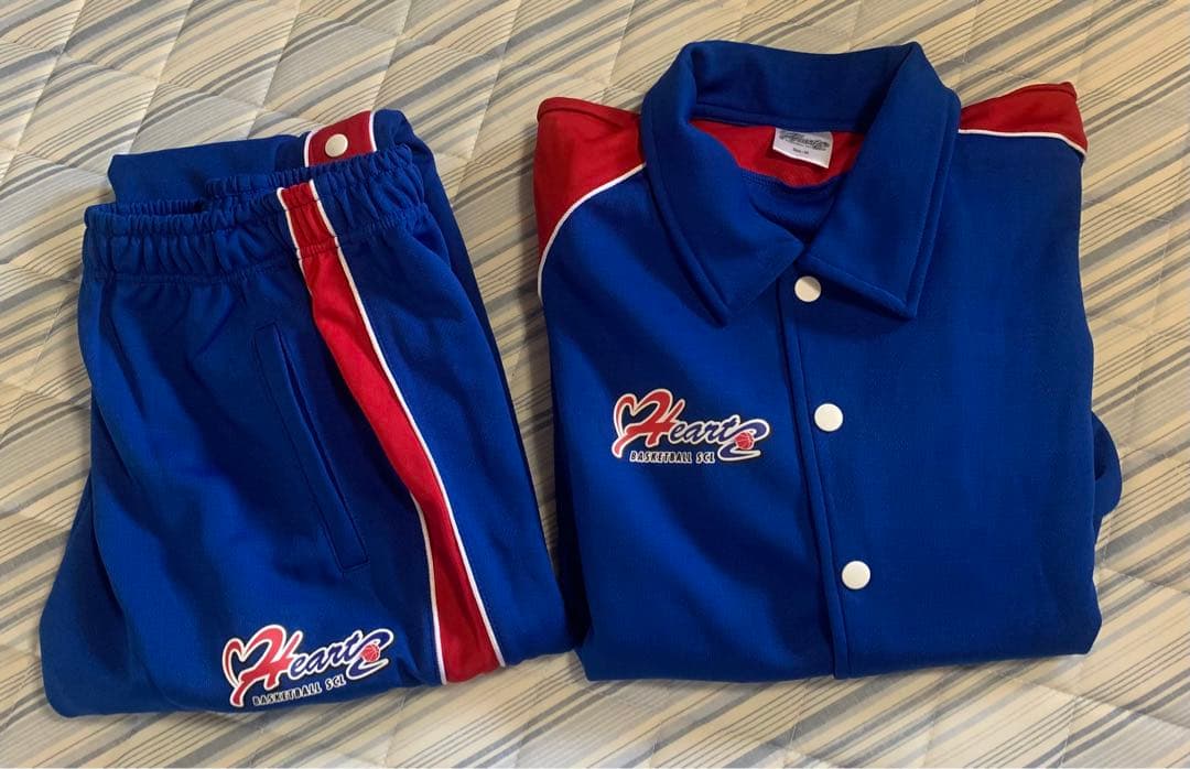 【HEARTS】ジャージ JIWOO 지우 HEARTS2HEARTS (FANPAGE) | JIWOO at GMP Airport