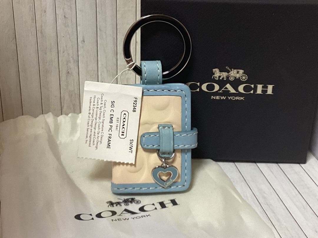 未使用タグ付きCOACH 水色キーホルダーSLC EMB R/C FRAME本物 コーチ【COACH】シグニチャー フォトフレーム キーホルダー バッグ