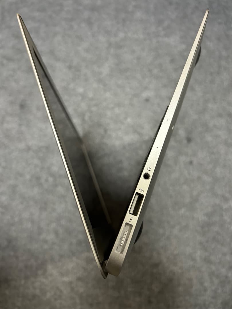 充電回数11回 MacBook Air 2015 i5 1.6Ghz 11インチ