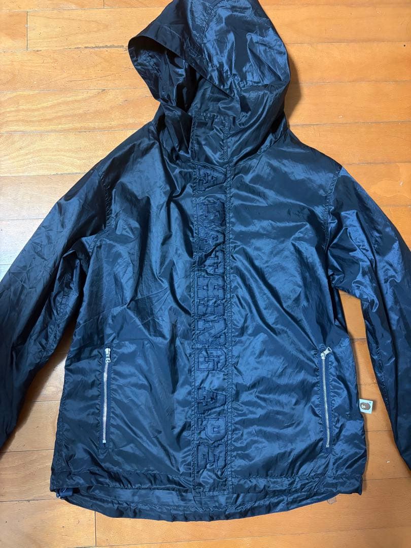 A BATHING APEナイロンマウンテンパーカースノボジャケット型 Bape A BATHING APE（アベイシングエイプ）の「COLOR CAMO SNOWBOARD JACKET