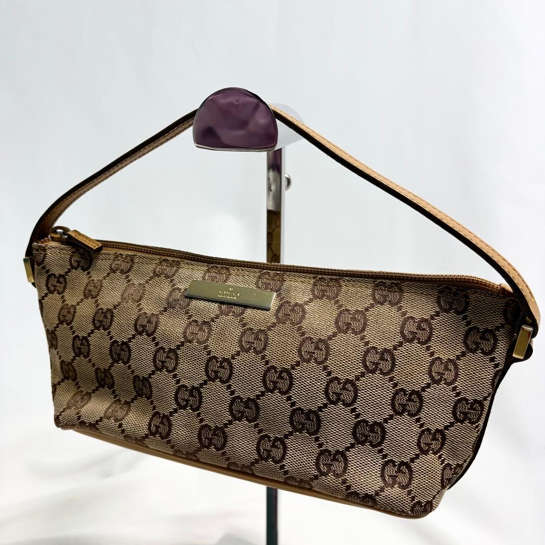 グッチ アクセサリーポーチ GGキャンバス ロゴ プレート 大容量 多機能