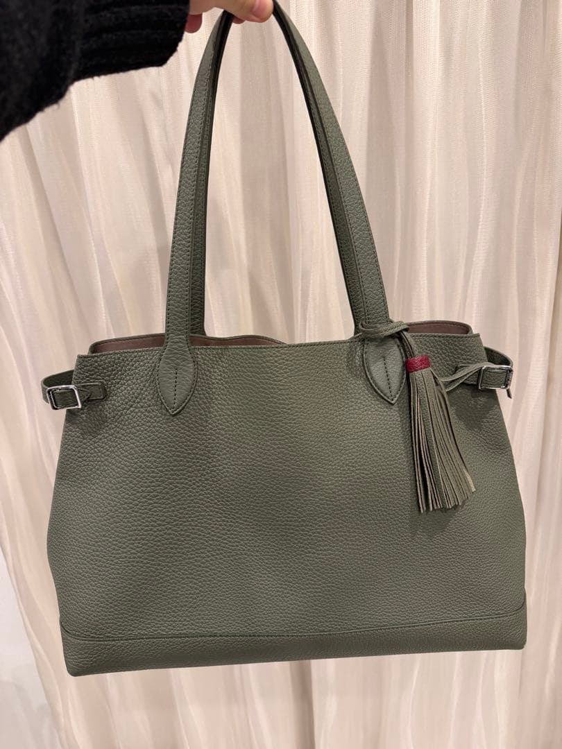 acate レザー トートバッグ タッセル付き ACATE - アカーテ | 正規通販 BEKKU HOMME