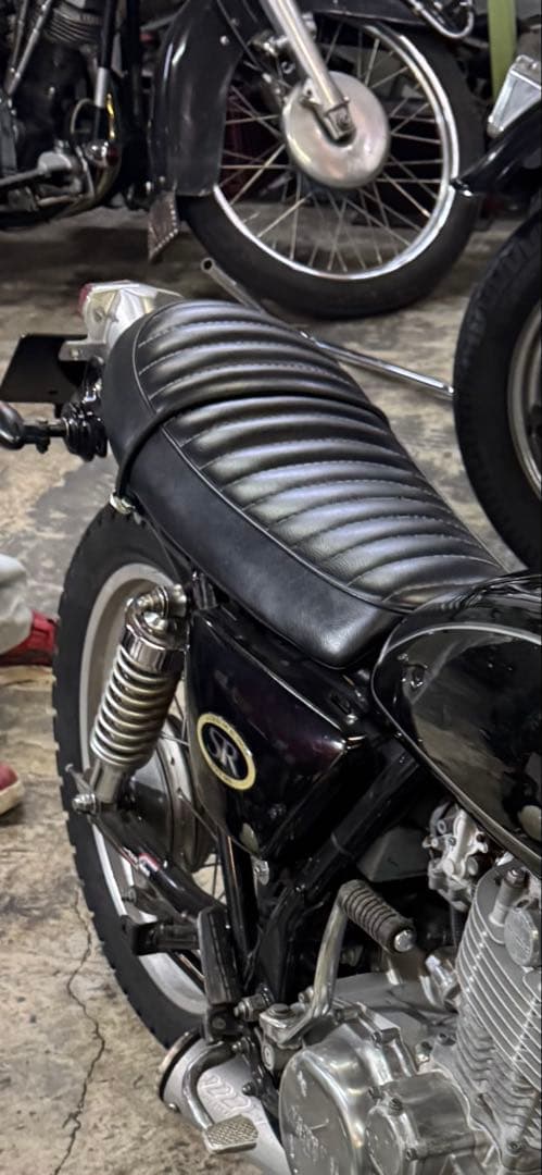 ヤマハ SR400 ナイトロヘッズ イージーライダース タックロールシート