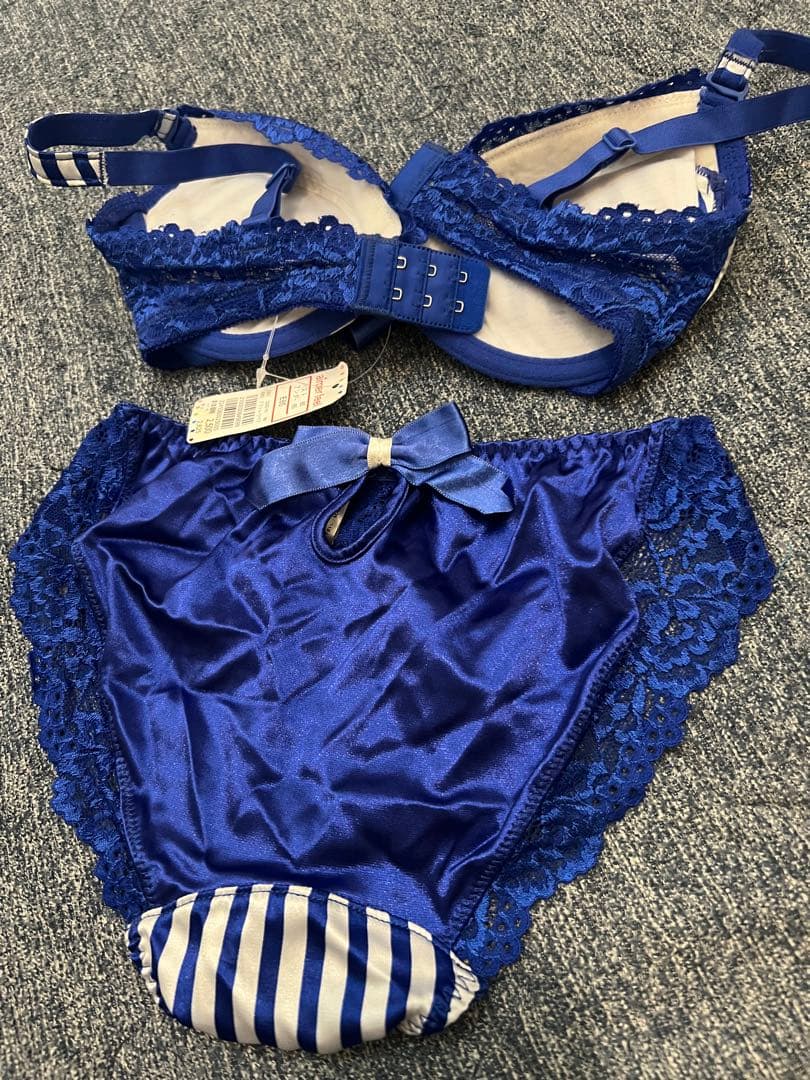 サテン ストライプ ボーダー エメフィール ブラショーツセット