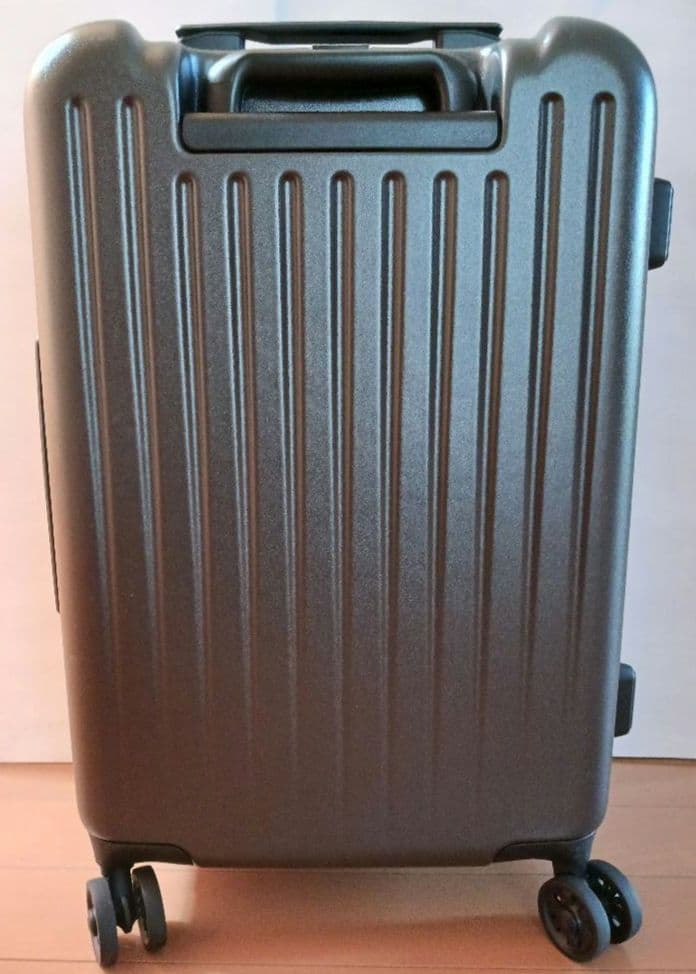 匿名 1回使用 FILA 拡張 キャリーケース 濃グレー 4輪 47(52)L - メルカリ