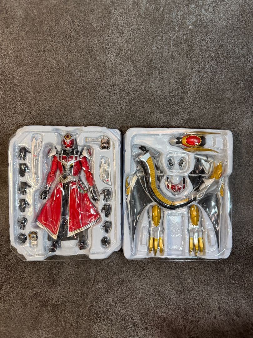 S.H.（真骨彫製法） 仮面ライダーウィザード フレイムドラゴン／オールドラゴン