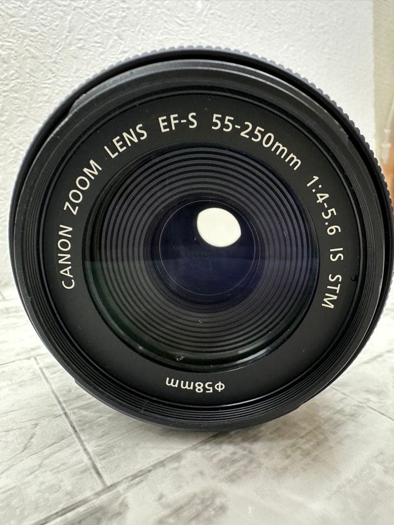 Canon望遠レンズ　EF-S 55-250mm f/4-5.6 IS STM