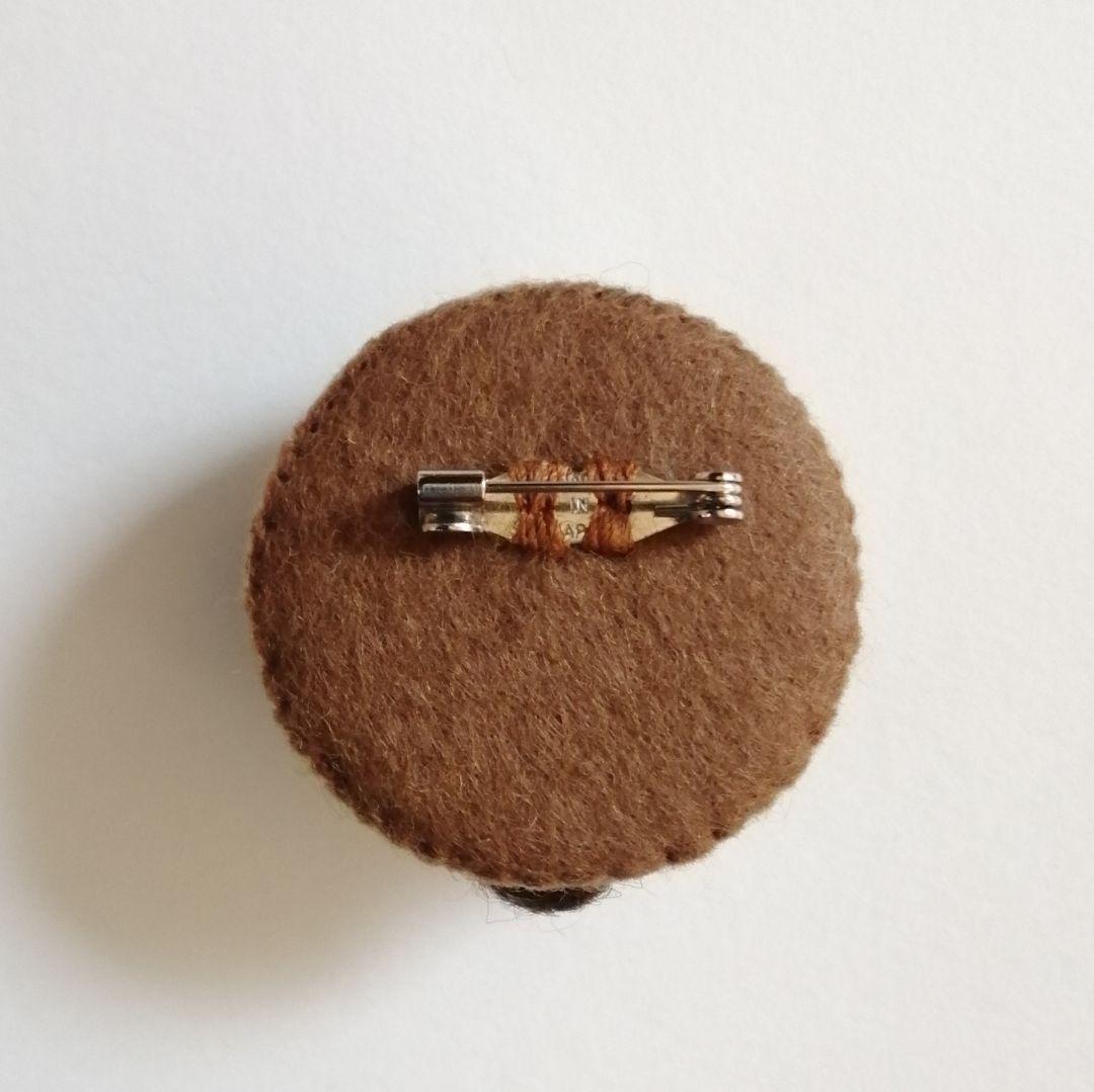 クリスマスツリー くるみボタン ブローチ 羊毛フェルト 刺繍