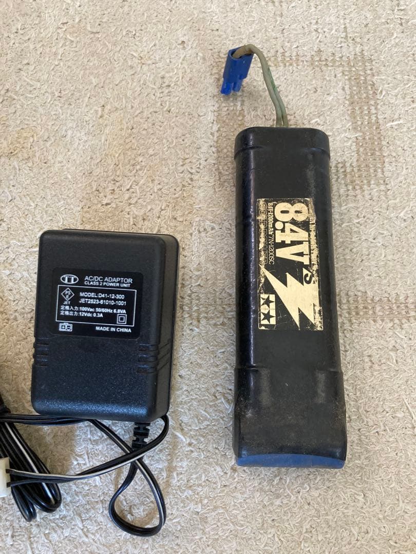 ホットショット本体・8.4V充電池・12V用急速充電器（京商）