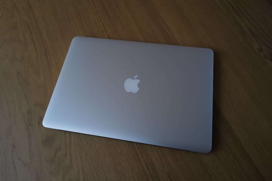 Apple MacBook 15インチ シルバー Mid 2015 Apple MacBook Pro 15-inch 2.2Ghz Quad-Core i7 (Retina, Mid 2015