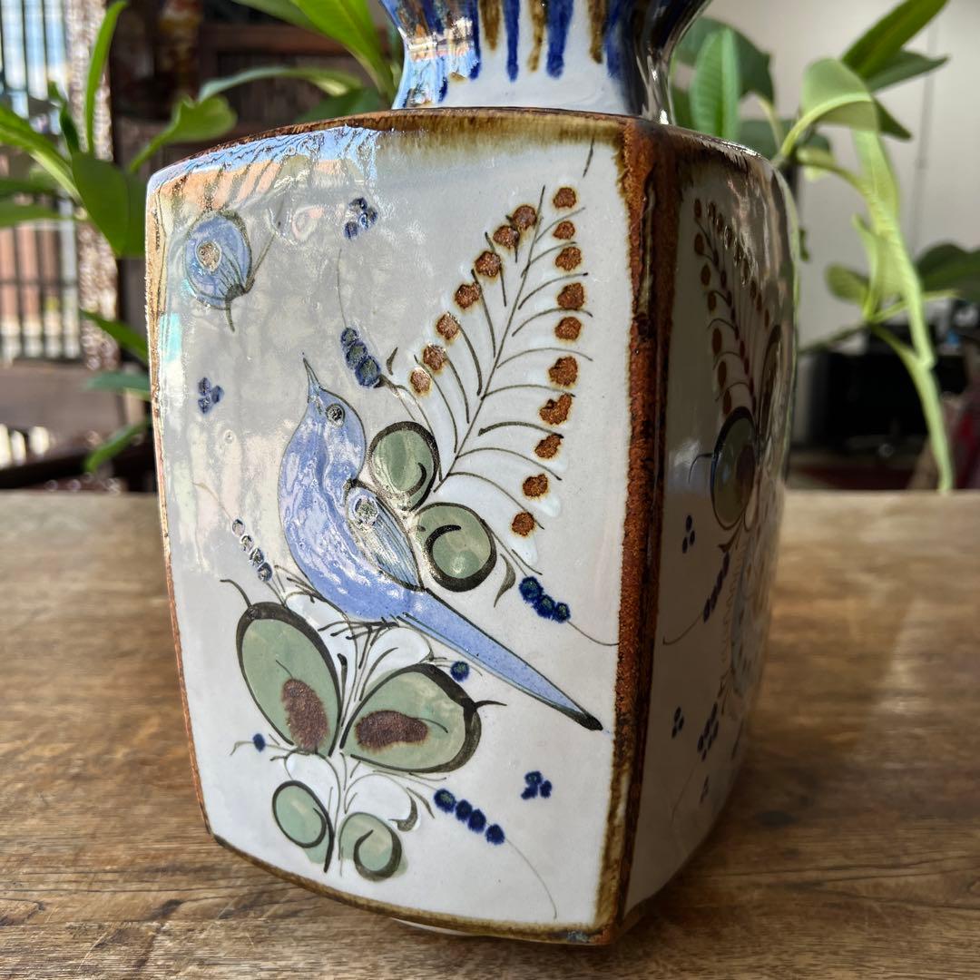 メキシコ トナラ焼き お花・鳥・蝶々の図花瓶 サイン入り - メルカリ