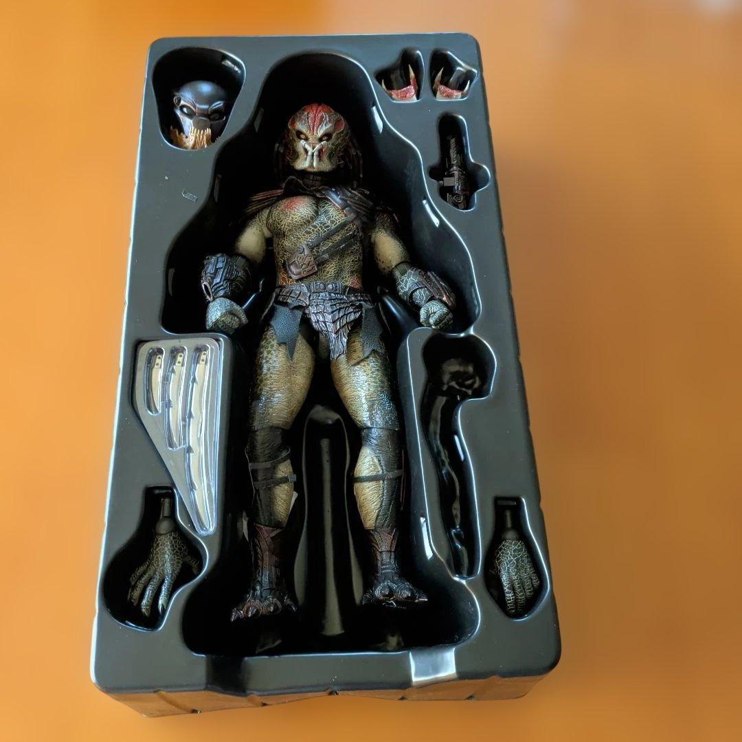 HOT TOYS Berserker Predator フィギュア