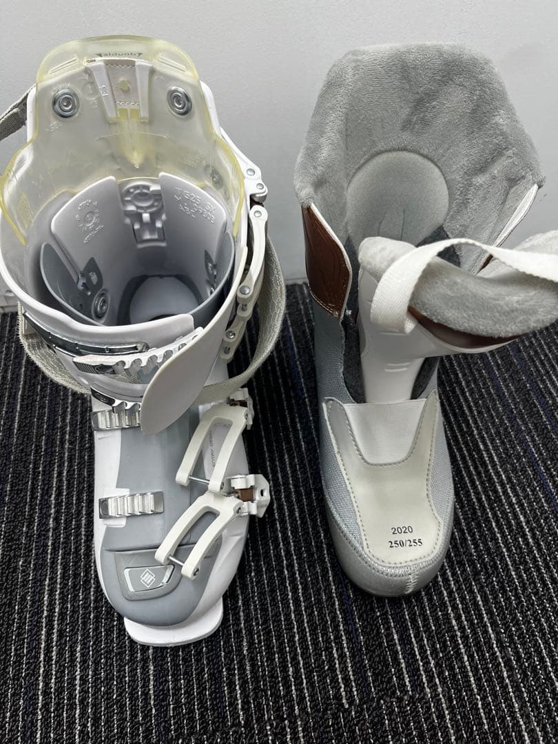 半日のみ使用　シュトロイレGARNET70W ブーツ 25〜25.5cm スキー