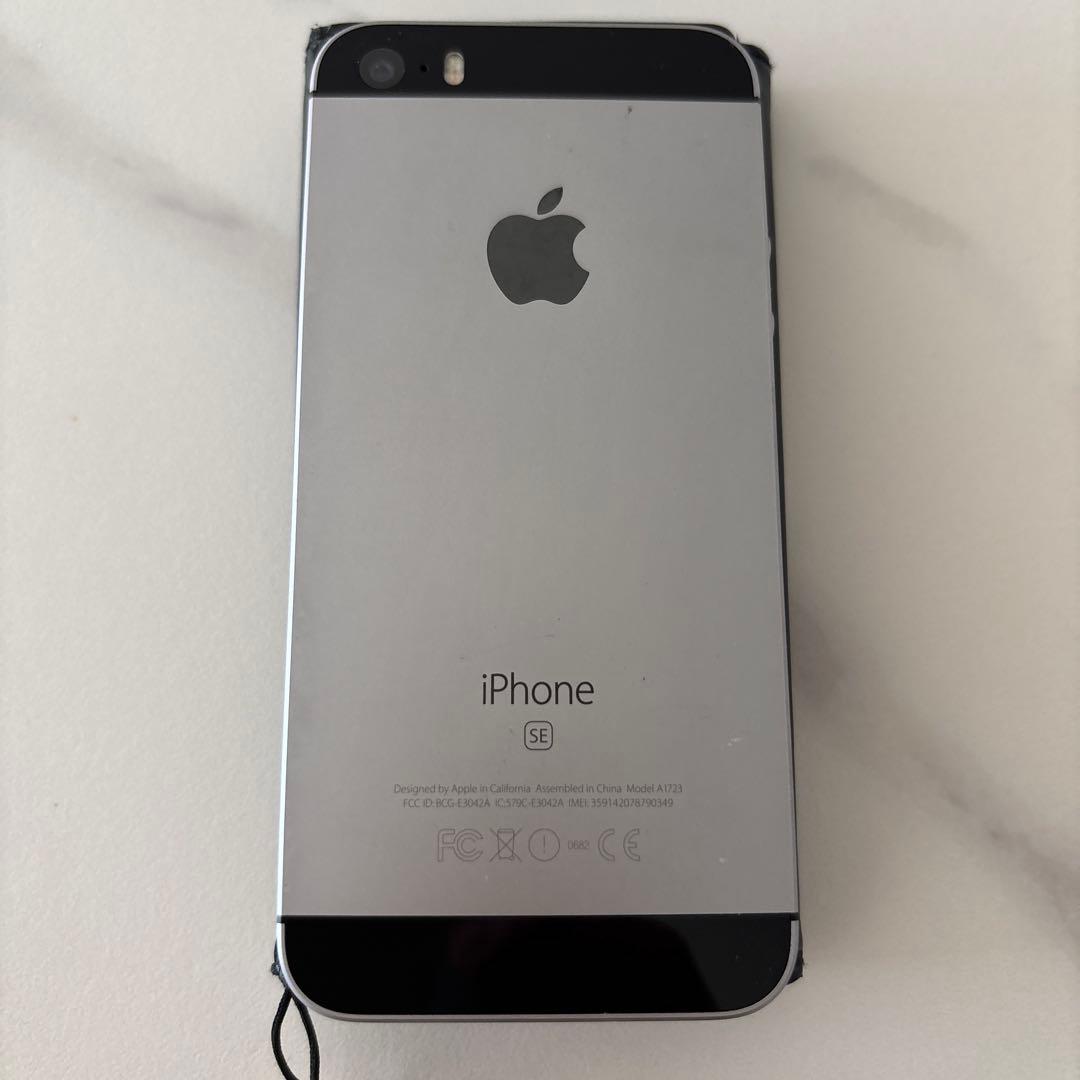 iPhone SE シルバー バッテリー100% - メルカリ