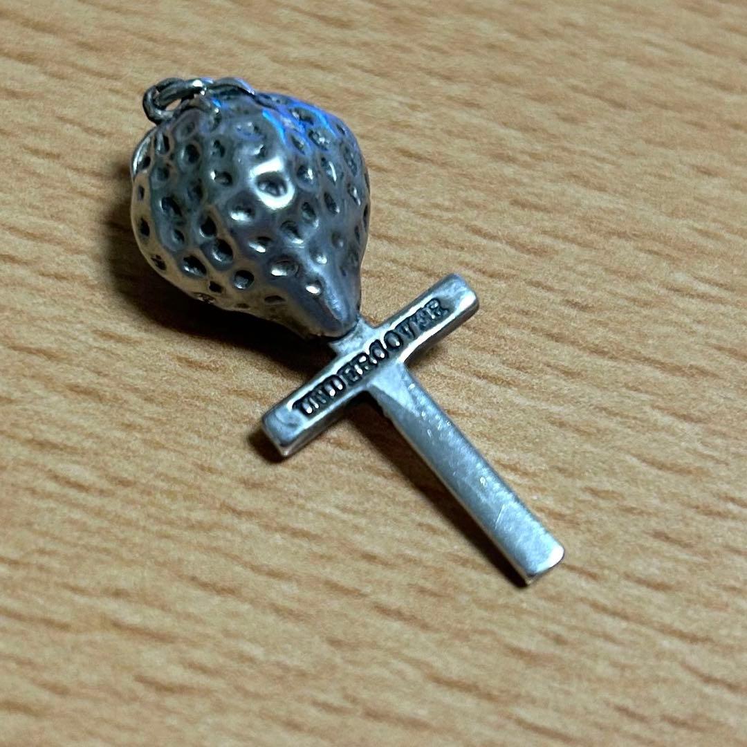 UNDERCOVER アンダーカバー イチゴ クロス ネックレス - メルカリ